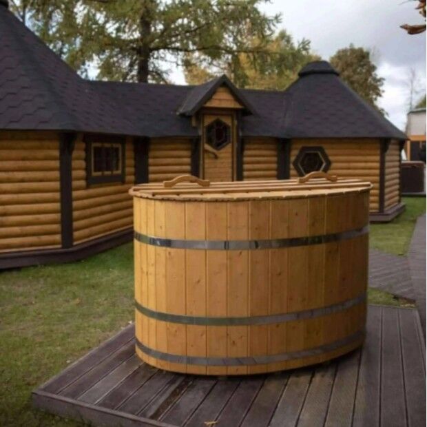 London, Furniture, GBP 1995,  1-2 Person Oval Cold Plunge Tub