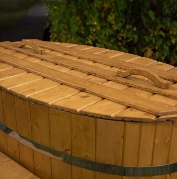 London, Furniture, GBP 1995,  1-2 Person Oval Cold Plunge Tub