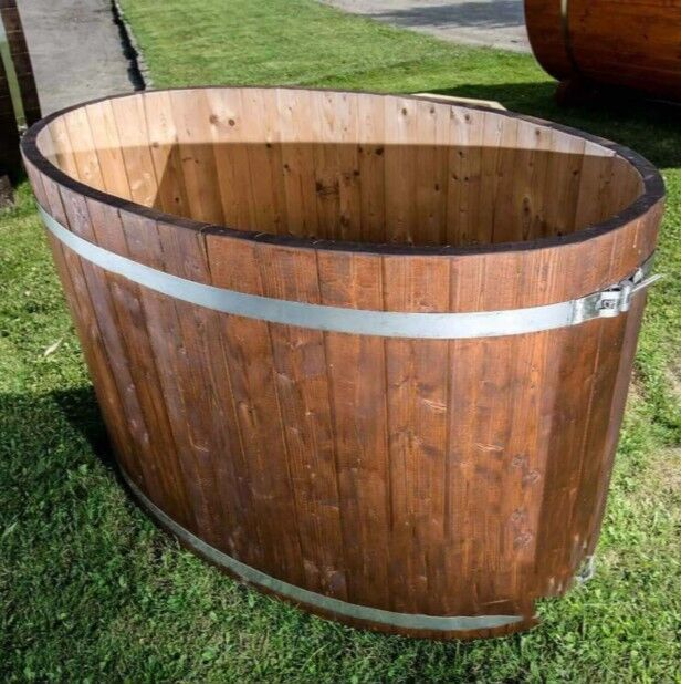 London, Furniture, GBP 1995,  1-2 Person Oval Cold Plunge Tub