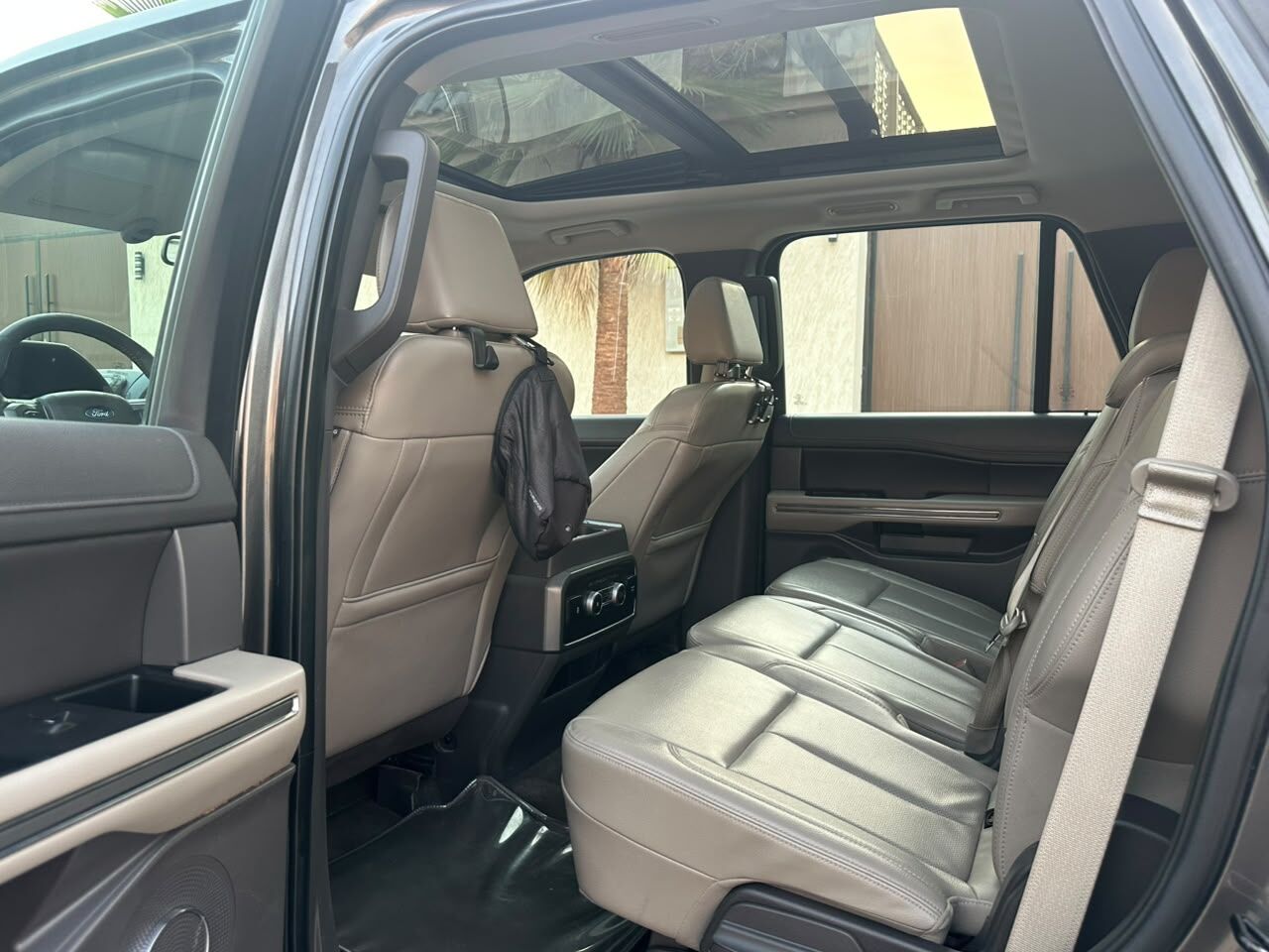 Riyadh, Vehicles, Cars & Trucks , SAR 135000,  Ford Expedition XLT,  2021,  Automatic,  123000 KM,    Edition 4x4 Panorama Sunroof N Full Options (1st Owner)