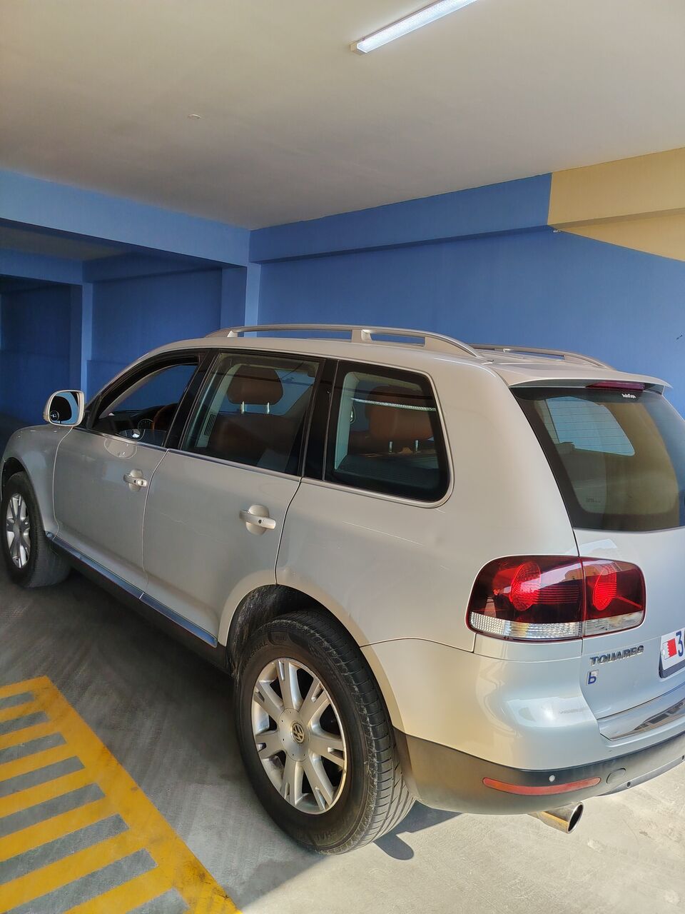 Manama, Vehicles, Cars & Trucks , BHD 1650,  Volkswagen Touareg,  2009,  Automatic,  300000 KM,   For Sale