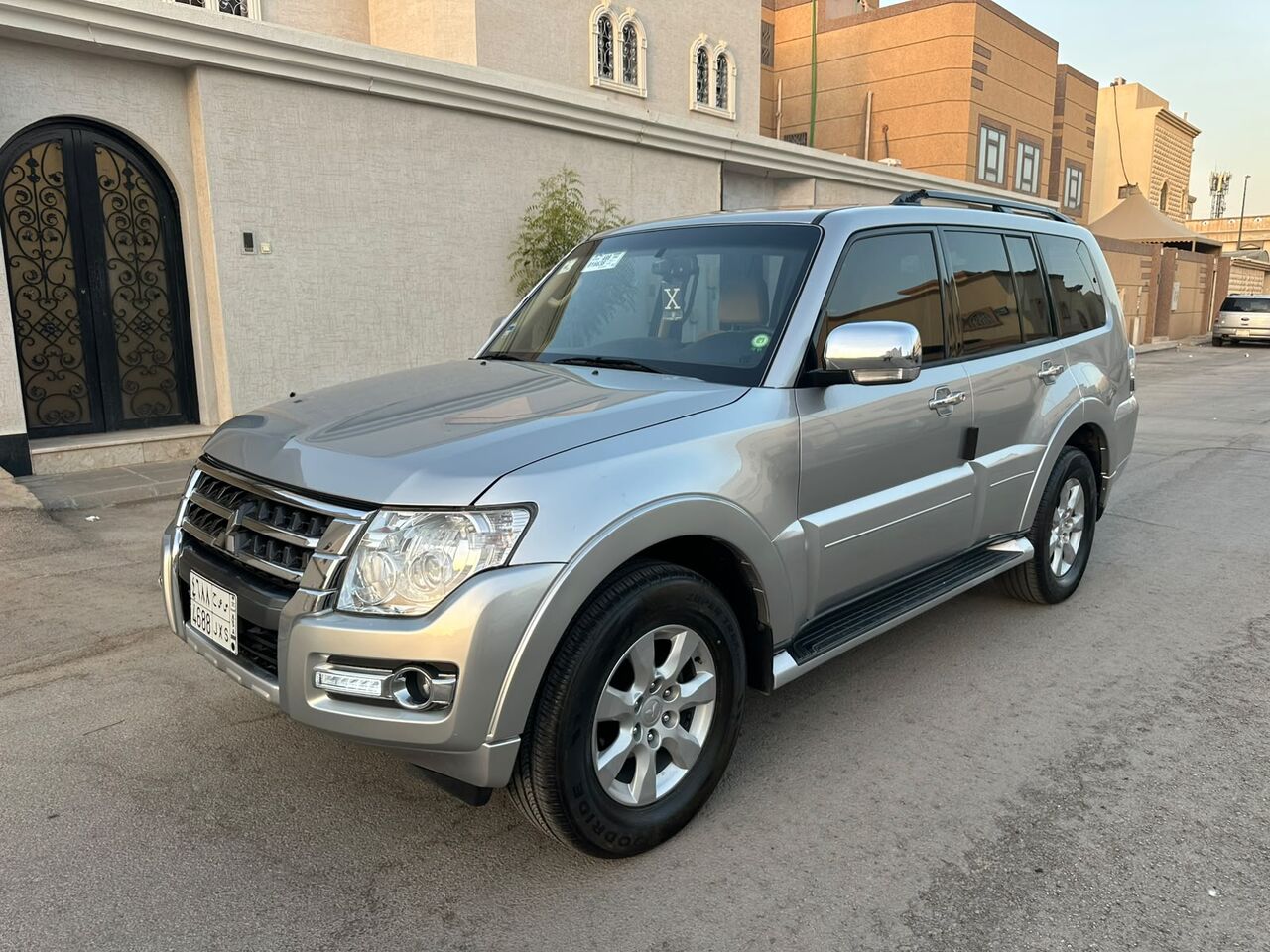 Riyadh, Vehicles, Cars & Trucks , SAR 77000,  Mitsubishi Pajero,  2022,  Automatic,  58000 KM,    GLS Mid Option With 4x4 For Sales Good Price