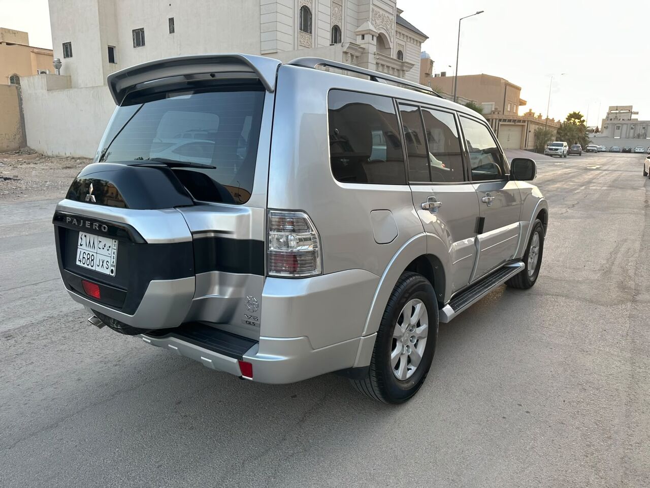 Riyadh, Vehicles, Cars & Trucks , SAR 77000,  Mitsubishi Pajero,  2022,  Automatic,  58000 KM,    GLS Mid Option With 4x4 For Sales Good Price
