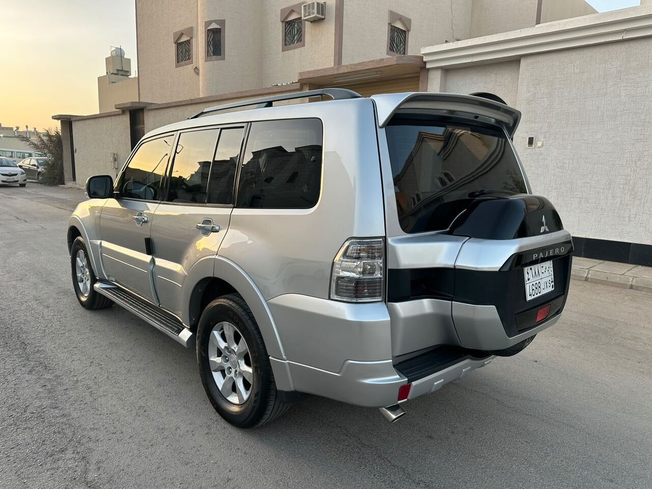 Riyadh, Vehicles, Cars & Trucks , SAR 77000,  Mitsubishi Pajero,  2022,  Automatic,  58000 KM,    GLS Mid Option With 4x4 For Sales Good Price