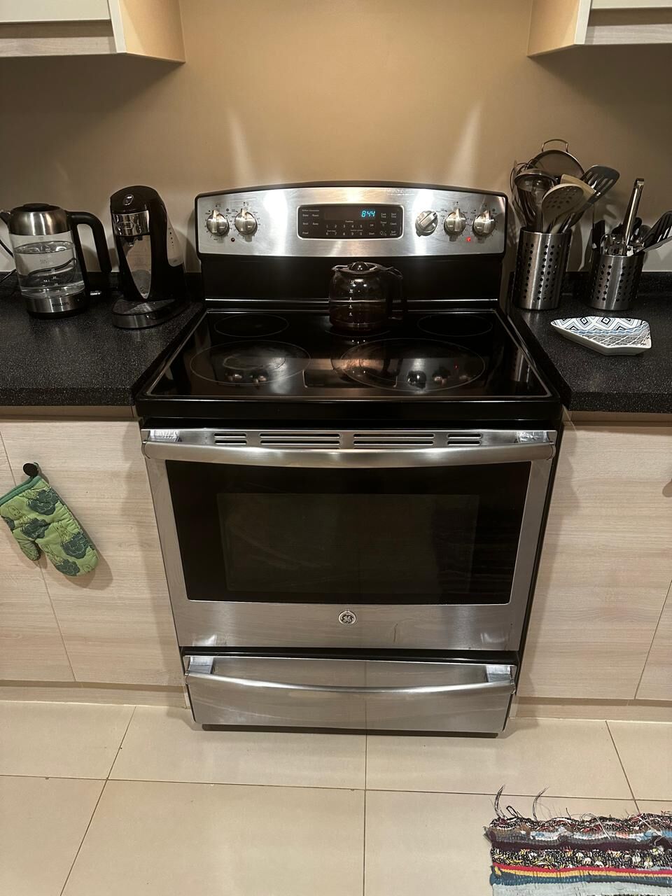 Jubail, Appliances, General Electric (GE) Oven - For Collection