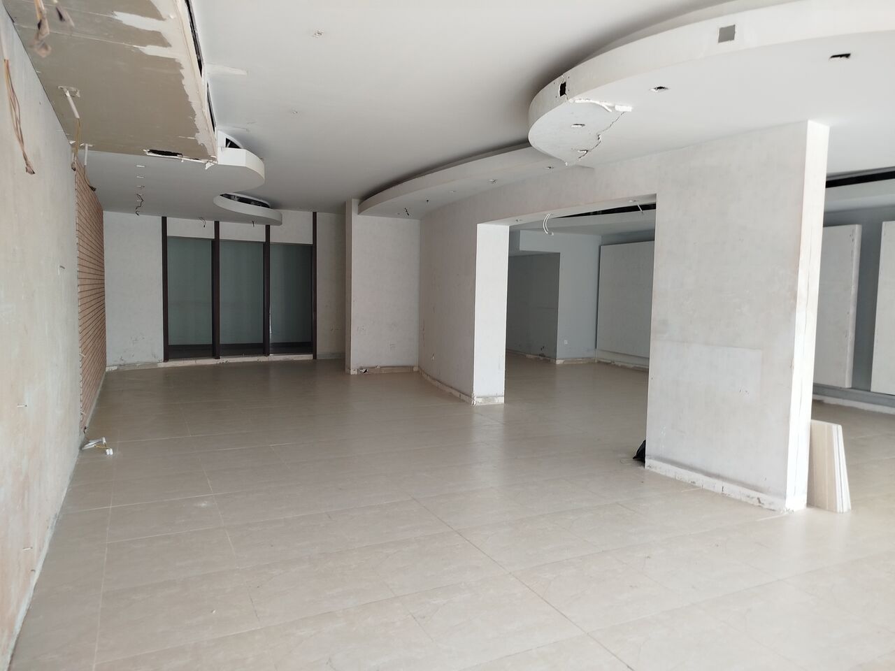 Hoora, Shops, BHD 800,  2Shutter Big Shop With Big Mezanine Floor. In -(((Hoora)))