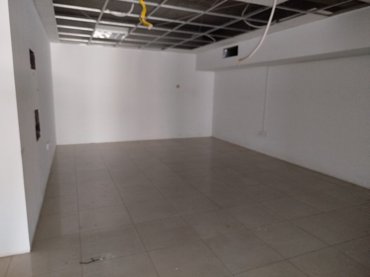 Hoora, Shops, BHD 800,  2Shutter Big Shop With Big Mezanine Floor. In -(((Hoora)))