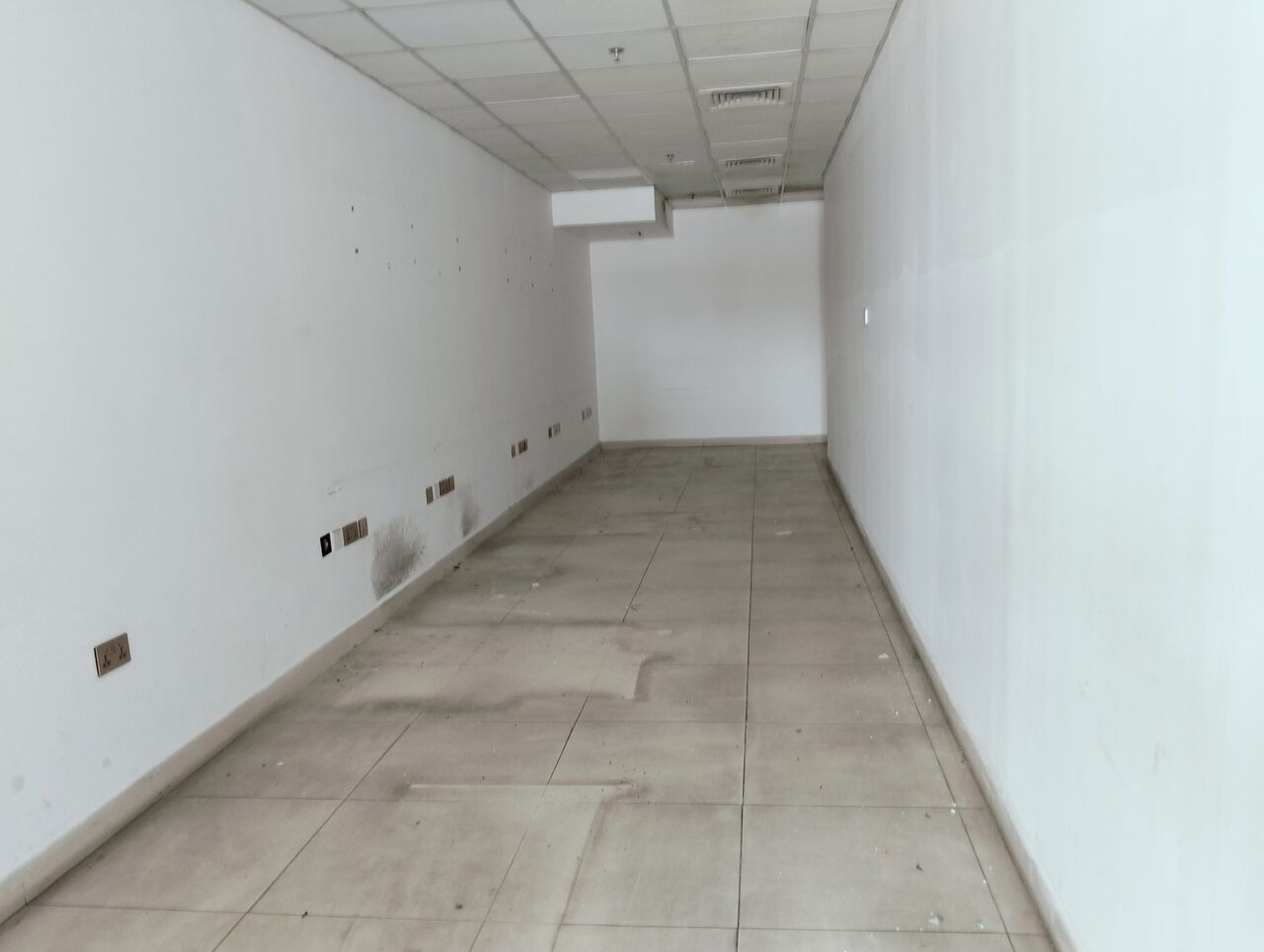 Hoora, Shops, BHD 950,  3Shutter Big Shop With Big Mezanine Floor. In -(((Hoora)))