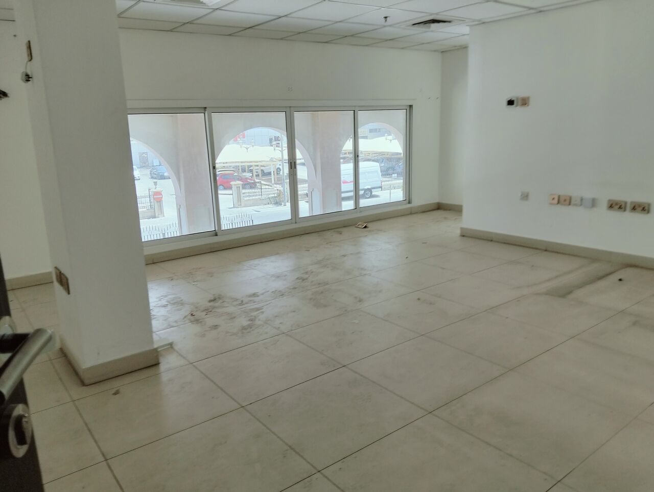 Hoora, Shops, BHD 950,  3Shutter Big Shop With Big Mezanine Floor. In -(((Hoora)))