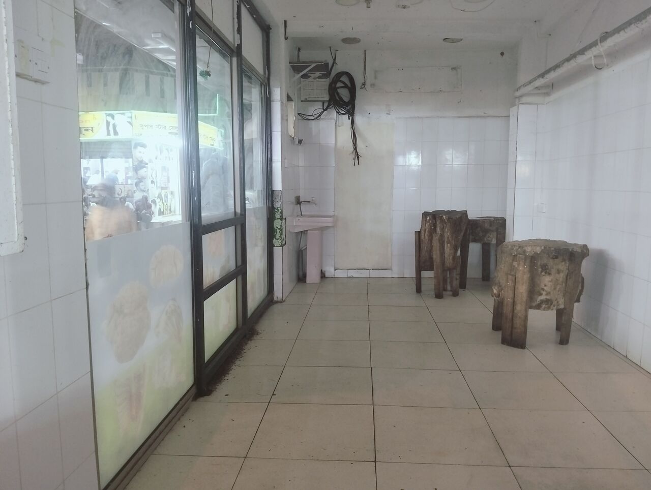 Hoora, Shops, BHD 950,  3Shutter Big Shop With Big Mezanine Floor. In -(((Hoora)))