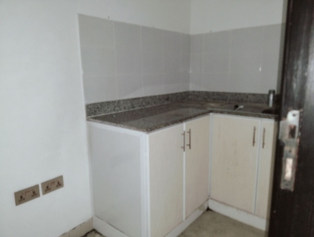 Hoora, Shops, BHD 950,  3Shutter Big Shop With Big Mezanine Floor. In -(((Hoora)))
