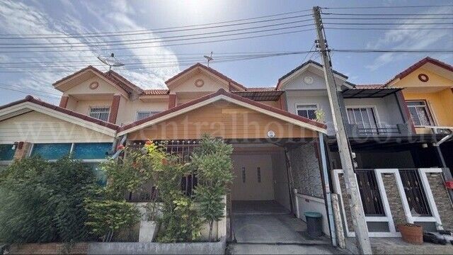 Bangkok, Real Estate For Sale, THB 1999000,  3 BR,  33 Sq. Feet,  Townhouse Siwarat 10, Muang Nakhon Pathom, Next To The Main Road In Front Of The House,