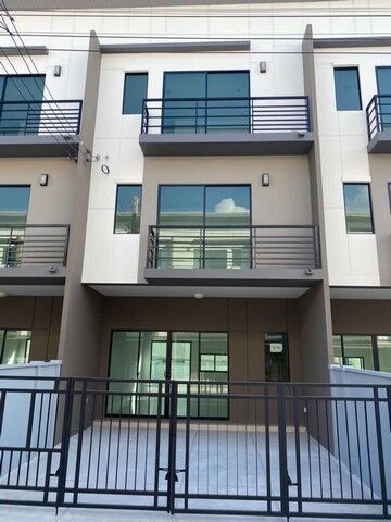 Bangkok, Villas, THB 23000,  18 Sq. Feet,  3-story Townhome For Rent  Baan Klang Muang Ramindra Project Soi Kanchanaphisek 6/1 Near