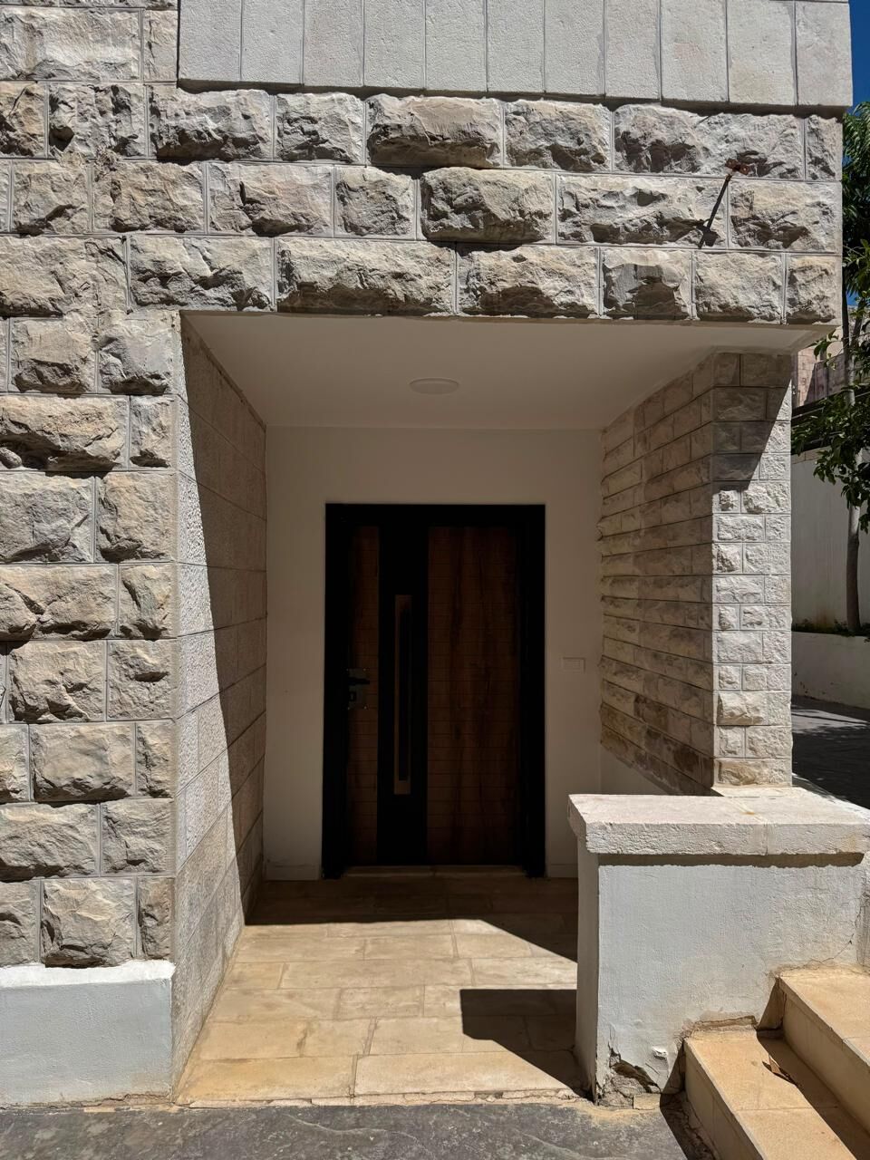 Amman, Apartments, Flats, Houses & Villas, JOD 7800/year,  Furnished,  1 BR,  Ground Fully Furinshed One Bedroom Apartment With Garden In 2nd Circle 00962777688956