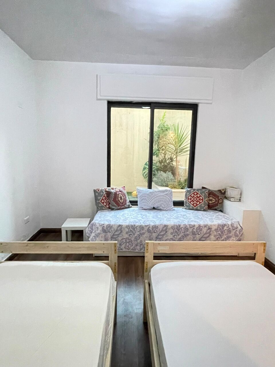 Amman, Apartments, Flats, Houses & Villas, JOD 12000/year,  Furnished,  2 BR,  Ground Fully Furinshed 2B Apartment With Garden In 6 Circle