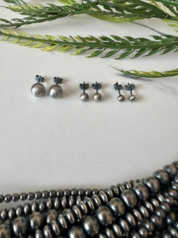 New York, Business, Navajo Pearl Stud Earrings | Everyday Styling Guide