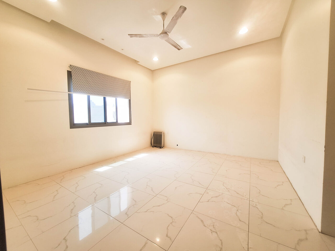 Jidhafs, Apartments, Flats, Houses & Villas, BHD 200/month,  1 BR,  For Rent A Semi Furnished Apartment In Jeblat Hebshi Area Close To Al Rawabi School And Is