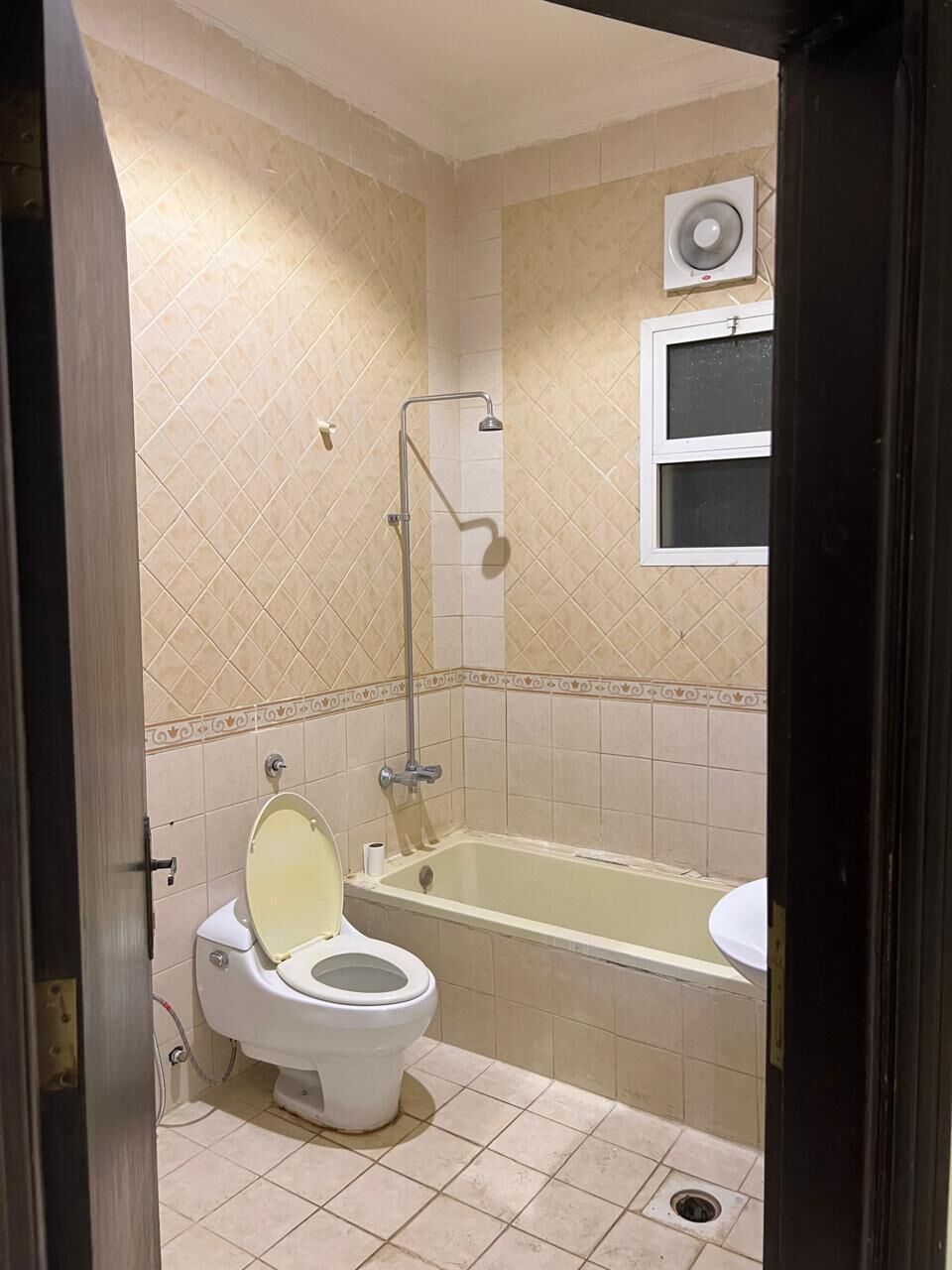 Al Malaz, Rooms for Rent, SAR 1300/month,  Furnished,  Room For Executive Bachelor Al Malaz Farazdaq Street Near Moon Light Restaurantal