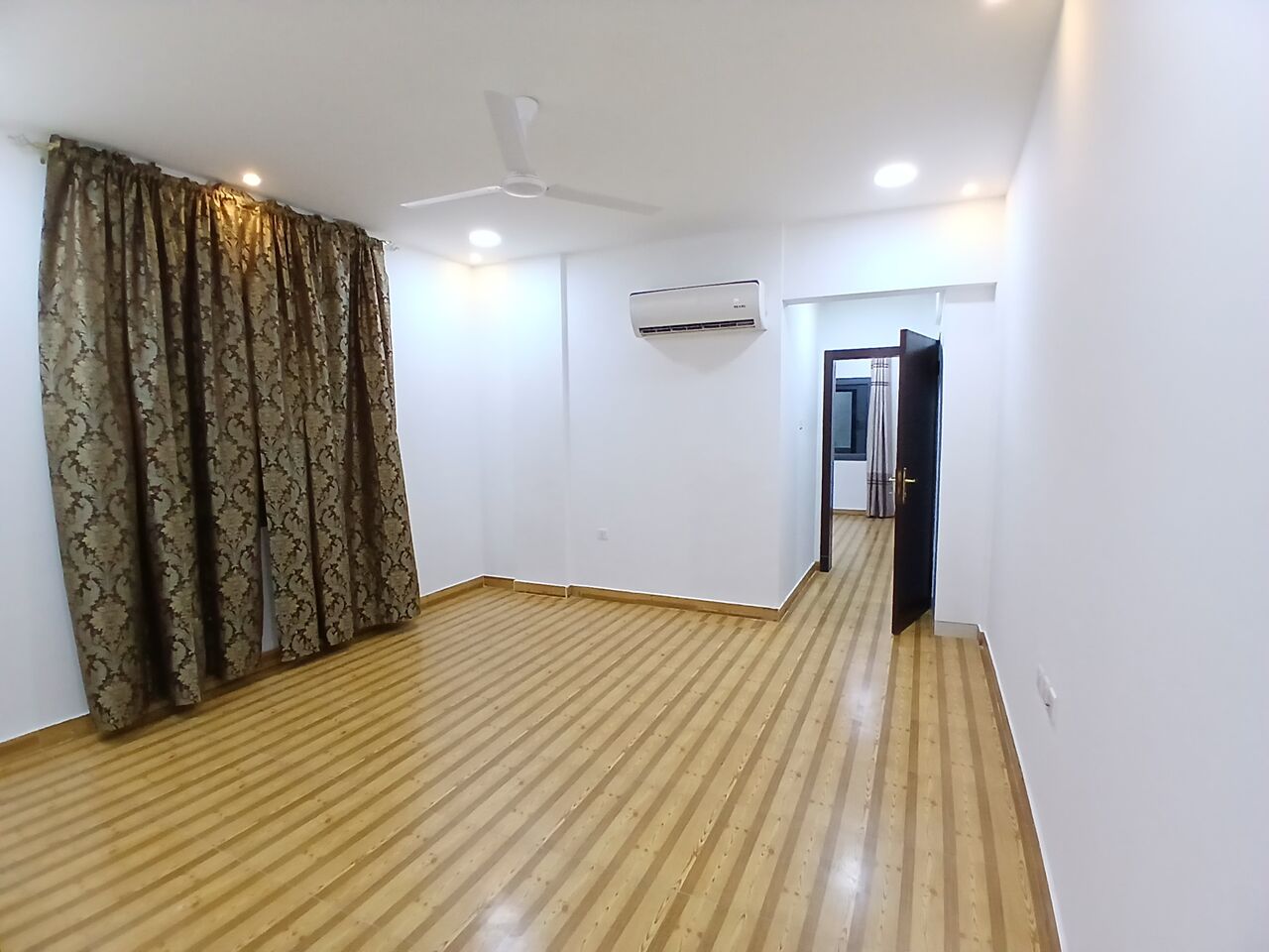 Hidd, Apartments, Flats, Houses & Villas, BHD 200/month,  1 BR,  Flats 1bhk Semi-furnished New Hidd