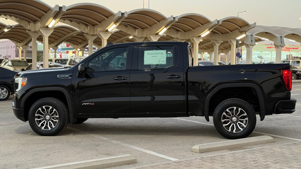 Riyadh, Vehicles, Cars & Trucks , SAR 134000,  Gmc Sierra,  2022,  Automatic,  155000 KM,   AT4  For Sale