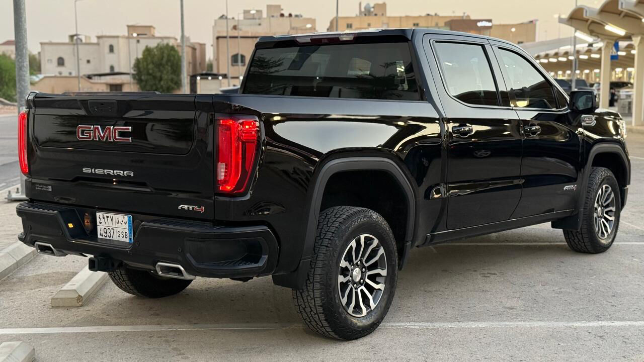 Riyadh, Vehicles, Cars & Trucks , SAR 134000,  Gmc Sierra,  2022,  Automatic,  155000 KM,   AT4  For Sale