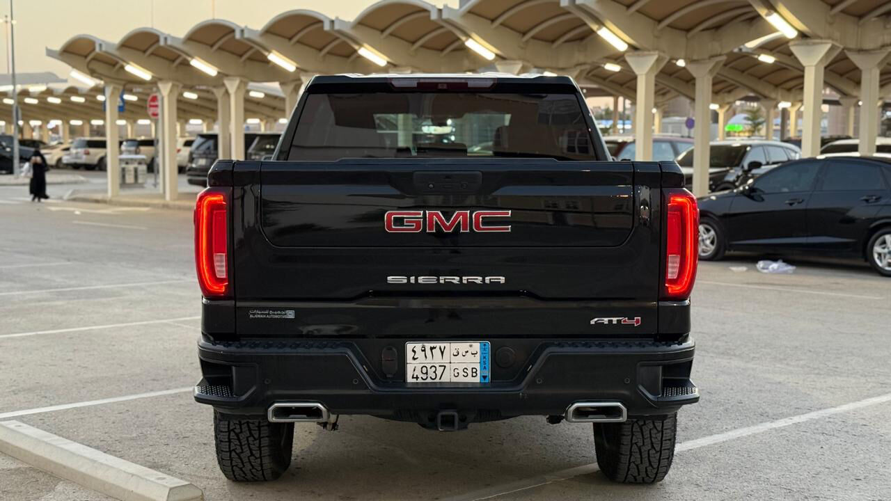 Riyadh, Vehicles, Cars & Trucks , SAR 134000,  Gmc Sierra,  2022,  Automatic,  155000 KM,   AT4  For Sale