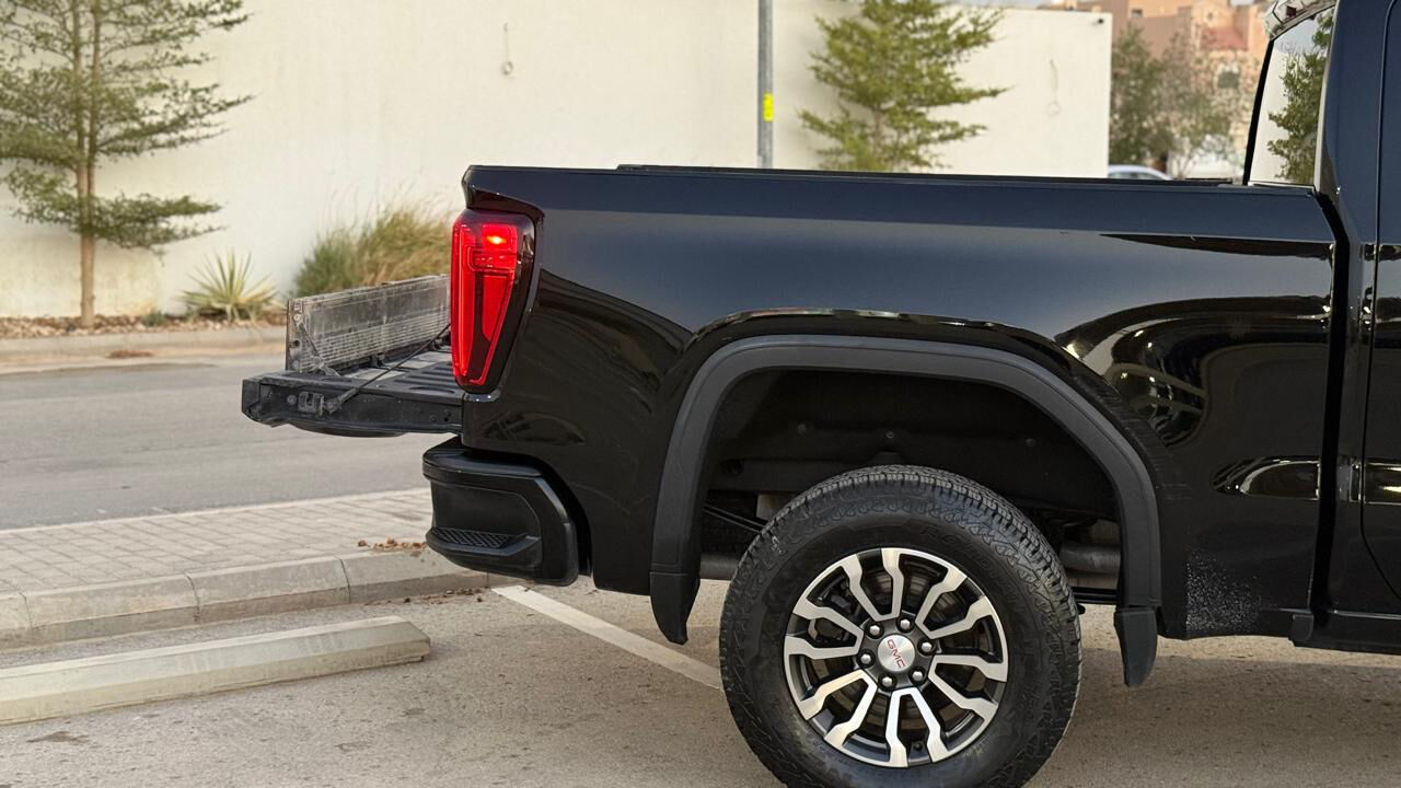 Riyadh, Vehicles, Cars & Trucks , SAR 134000,  Gmc Sierra,  2022,  Automatic,  155000 KM,   AT4  For Sale