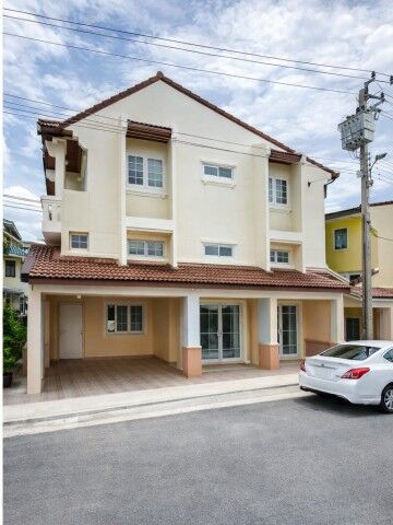 Bangkok, Villas, THB 21999,  25 Sq. Feet,  Fully Furnished, Near MRT Watcharaphon 700 M. 2-story Detached House, Corner Corner, 2