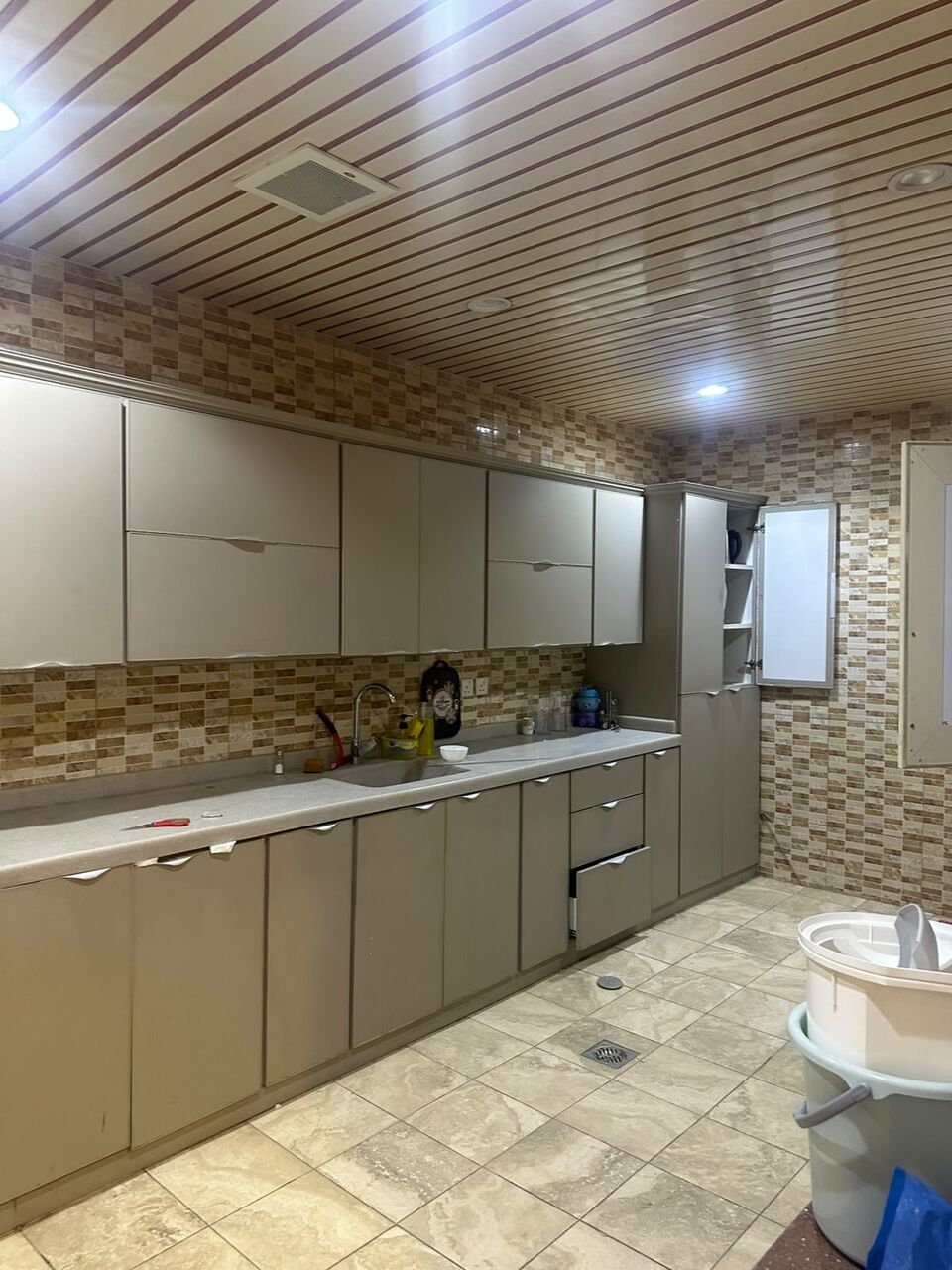 Al Jazirah, Apartments, Flats, Houses & Villas, SAR 40000/year,  4 BR,  Family Apartment With First Floor Large House 3 Beadrooms Kitchen AC Installed