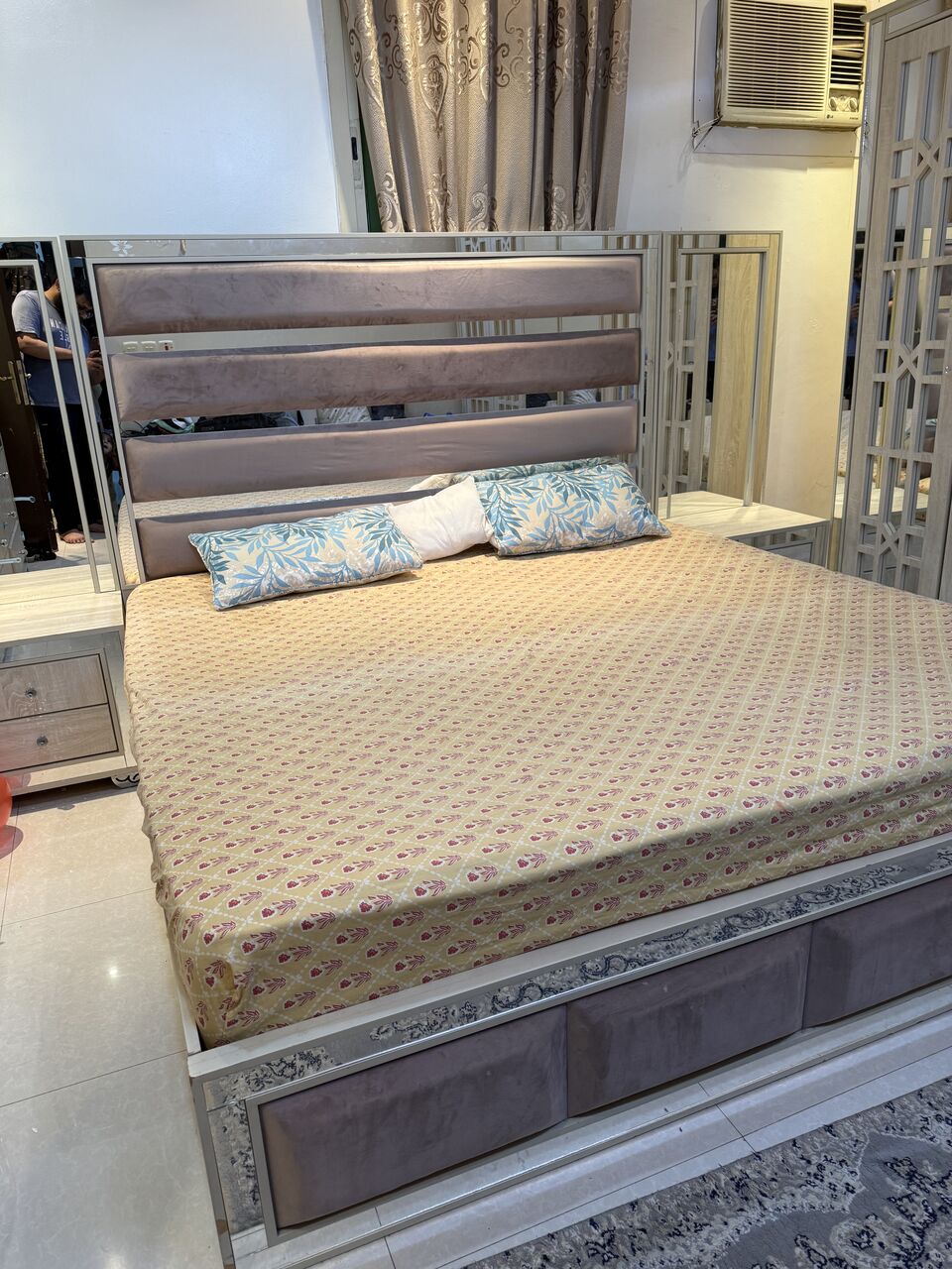 Riyadh, Furniture, SAR 2400,  Modern King Bedroom Set &ndash; Bed, Wardrobe, Dresser & Nightstands &ndash; Excellent Condition