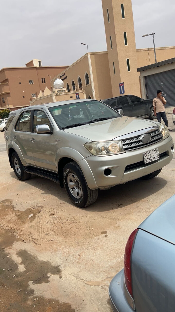 Riyadh, Vehicles, Cars & Trucks , SAR 32000,  Toyota Fortuner,  2011,  Automatic,  500 KM,  Posting Title:   4WD