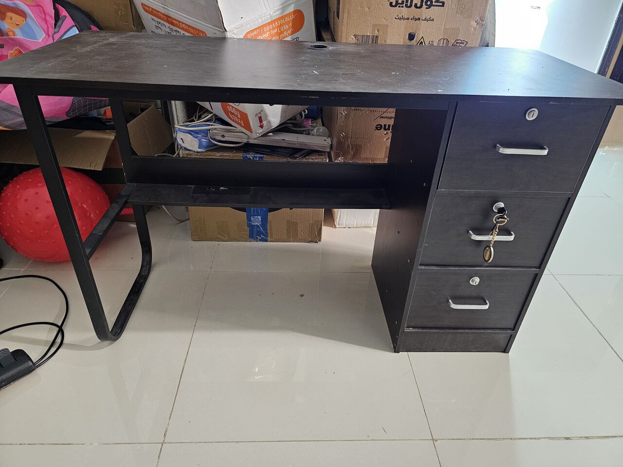 Riyadh, Household Items, SAR 160,  Computer Table With Lockable Drawers For Sale