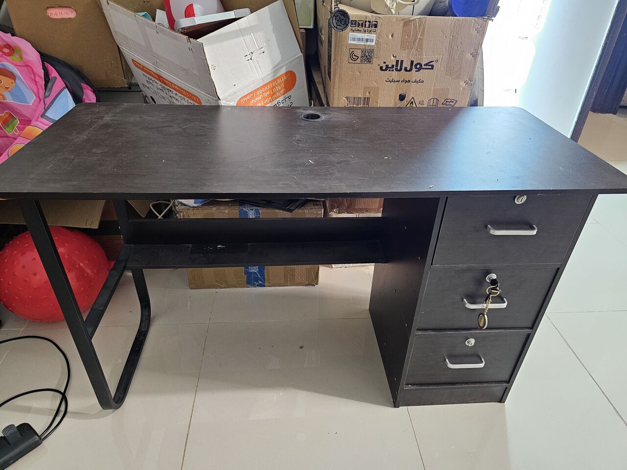 Riyadh, Household Items, SAR 160,  Computer Table With Lockable Drawers For Sale