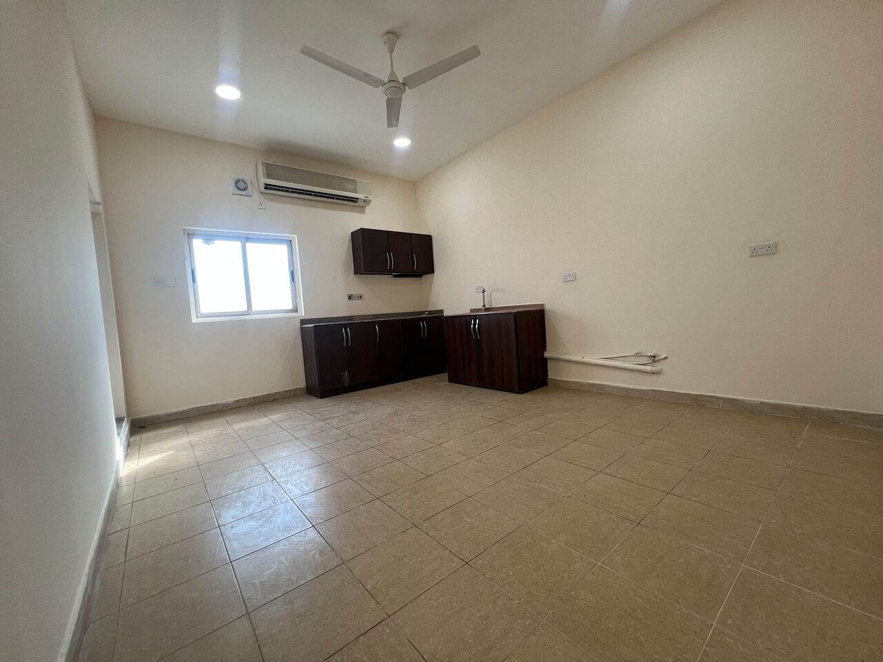 Tubli, Apartments, Flats, Houses & Villas, BHD 150/year,  1 BR,  SPACIOUS SEMIFURNISHED OPEN KITCHEN 1BEDROOM FOR RENT IN ROOF LIFT ACCESS AVAILABLE