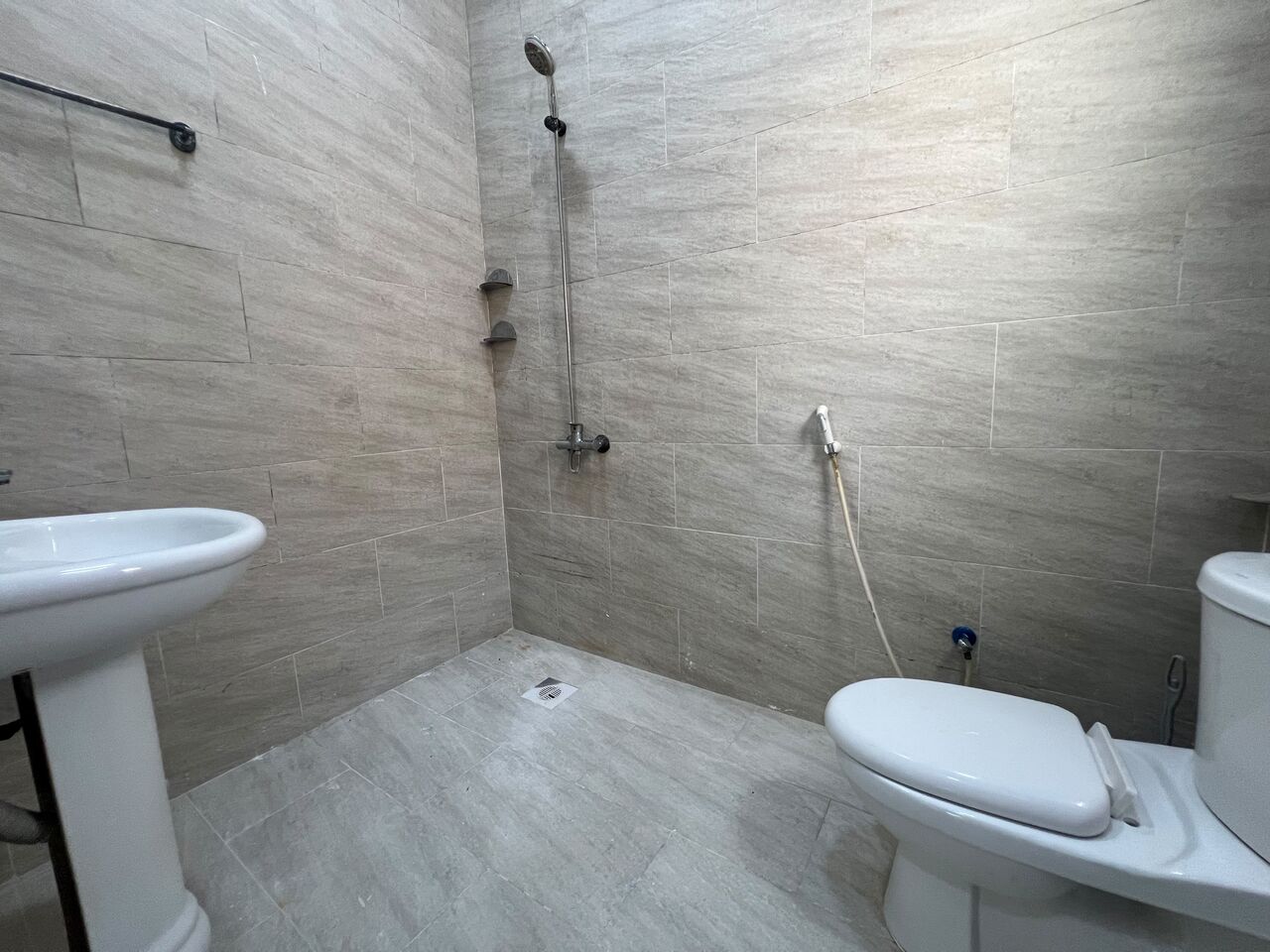 Tubli, Apartments, Flats, Houses & Villas, BHD 150/year,  1 BR,  SPACIOUS SEMIFURNISHED OPEN KITCHEN 1BEDROOM FOR RENT IN ROOF LIFT ACCESS AVAILABLE
