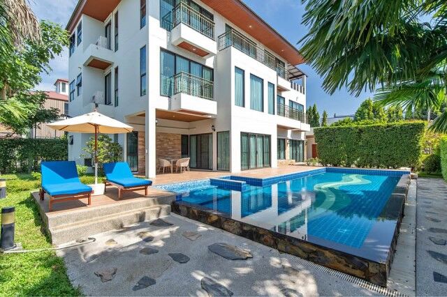 Bangkok, Villas, THB 289998,  200 Sq. Feet,  Pool Villa For Rent, Luxury Mansion, 3 Floors, 6 Bedrooms, Rama 9 Motorway, Near Stamford