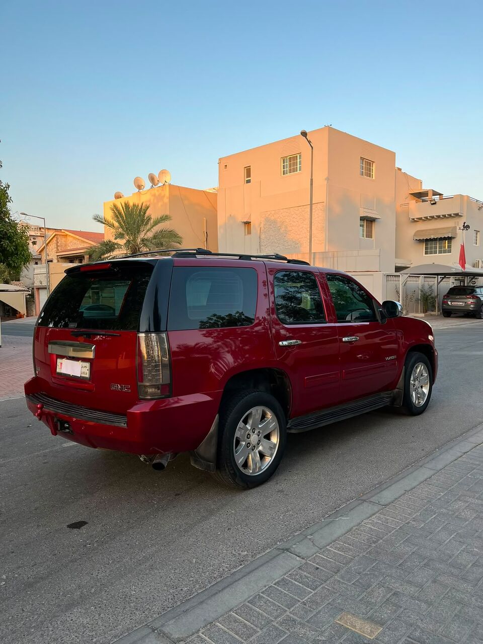 Riffa, Vehicles, Cars & Trucks , BHD 4900,  GMC Yukon Model: 2012,  2012,  Automatic,  156000 KM,  GMC Yukon