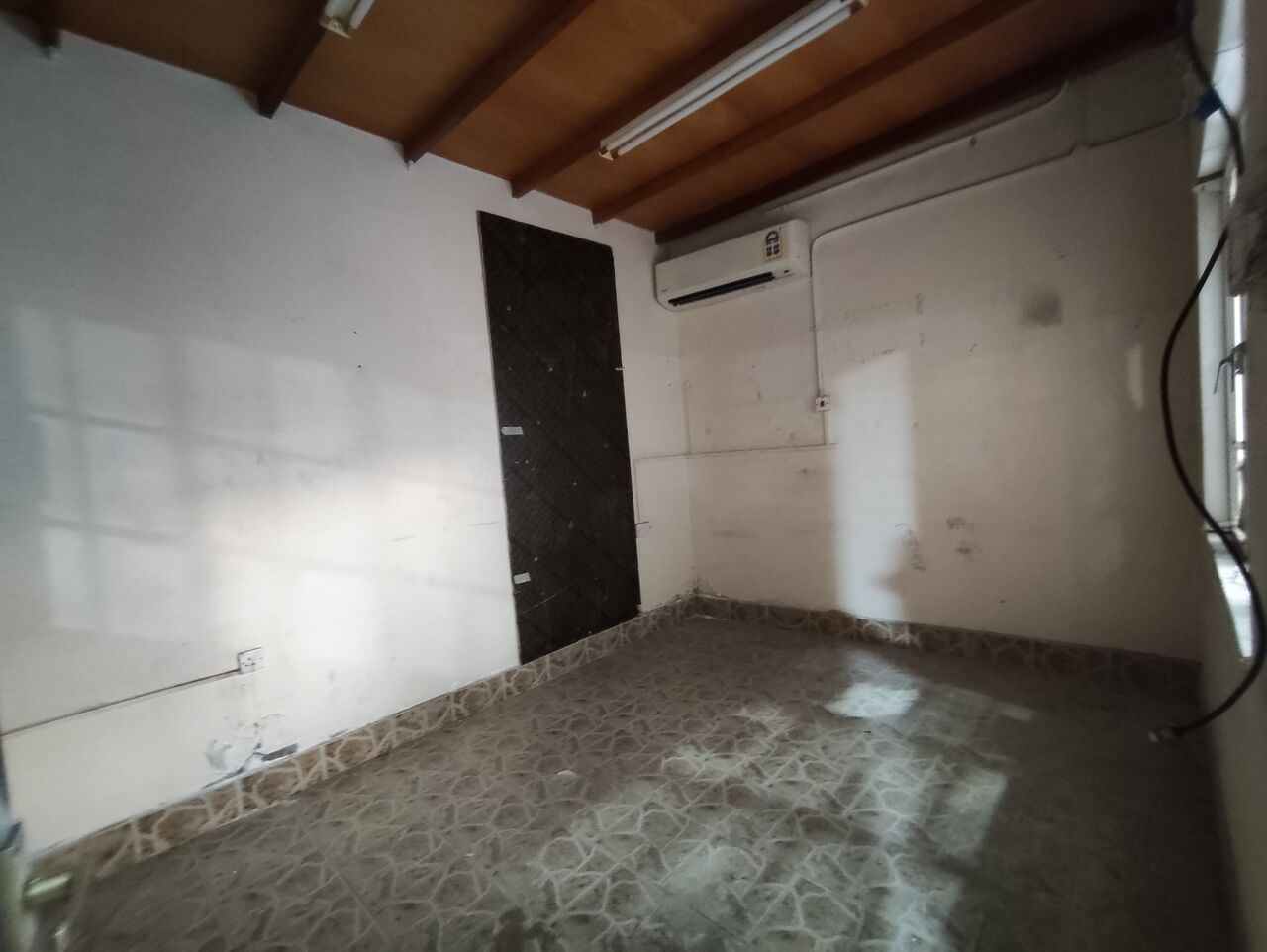 Tubli, Warehouses, BHD 450,  400 Sq. Meter,  Tubli:- Store/Warehouse On Rent Without Address,40sq Mtrs..
