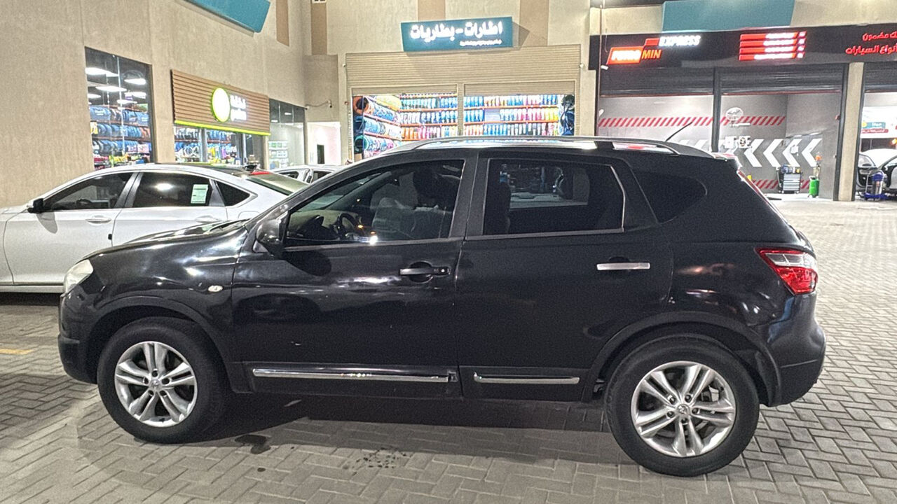 Al Malaz, Vehicles, Cars & Trucks , SAR 17500,  Nissan Qashqai,  2014,  Automatic,  360000 KM,