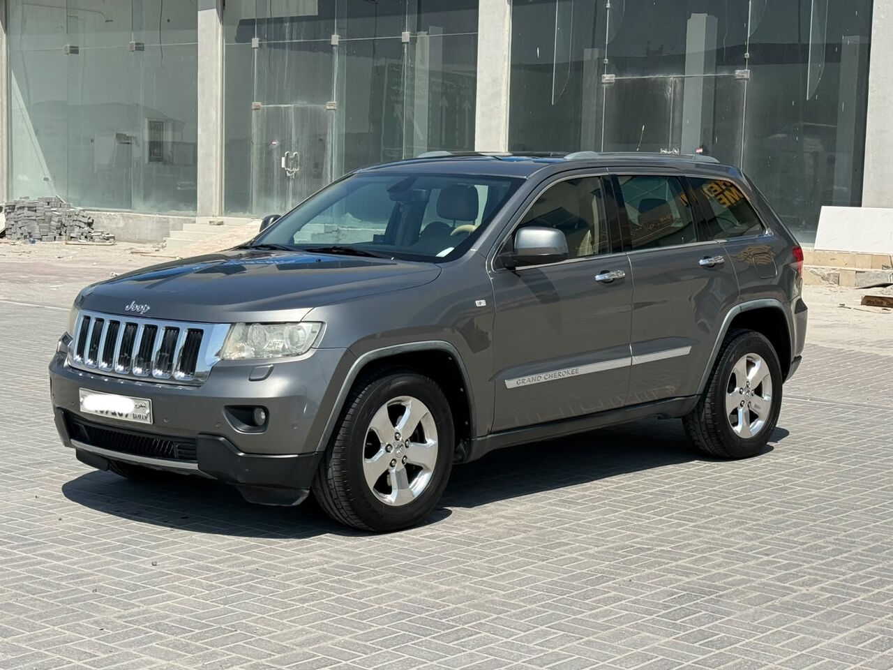 Manama, Vehicles, Cars & Trucks , BHD 2200,  Jeep Grand Cherokee LTD,  2012,  Automatic,  172450 KM,    (Grey)