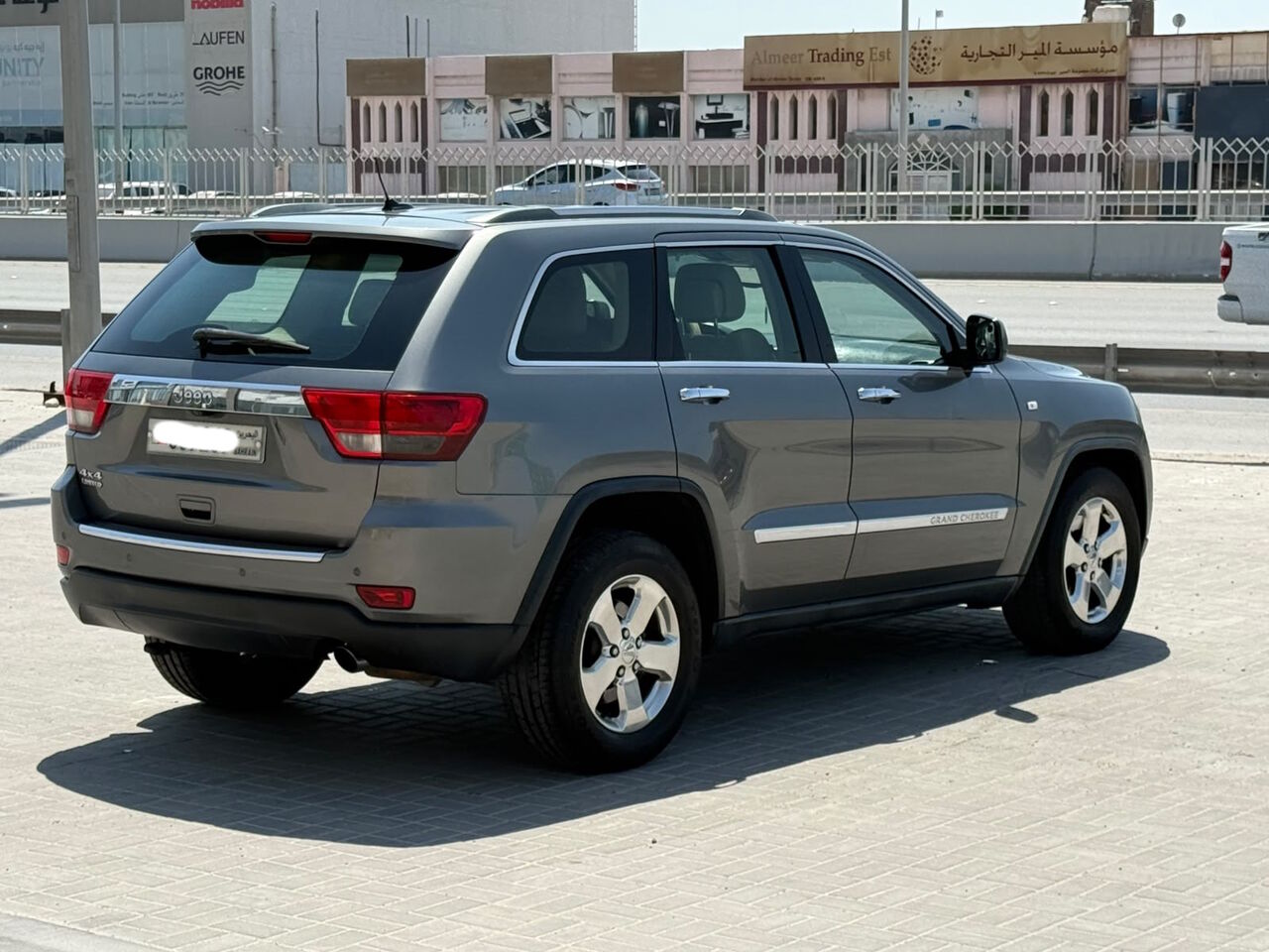 Manama, Vehicles, Cars & Trucks , BHD 2200,  Jeep Grand Cherokee LTD,  2012,  Automatic,  172450 KM,    (Grey)