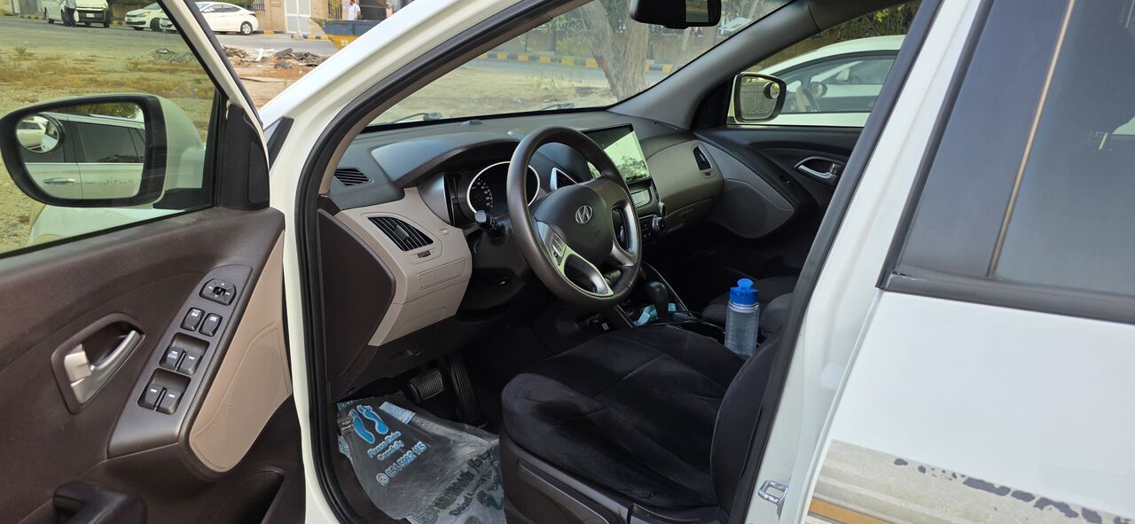 Al Rakah Al Shamaliyah, Vehicles, Cars & Trucks , SAR 34000,  Hyundai Tucson,  2013,  Automatic,  209000 KM,    Limited Edition Car For Sale