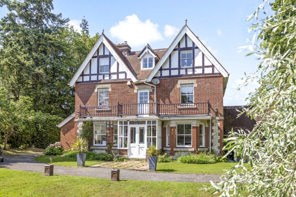 London, Real Estate For Sale, GBP 1,  6 BR,  3161 Sq. Feet,  Trusted Local Letting Agent In Crowborough For Landlords And Tenants
