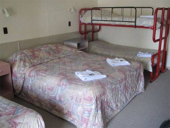 Melbourne, Business, Affordable Holiday Cabins Ballarat Hostel & Rooms For Your Stay