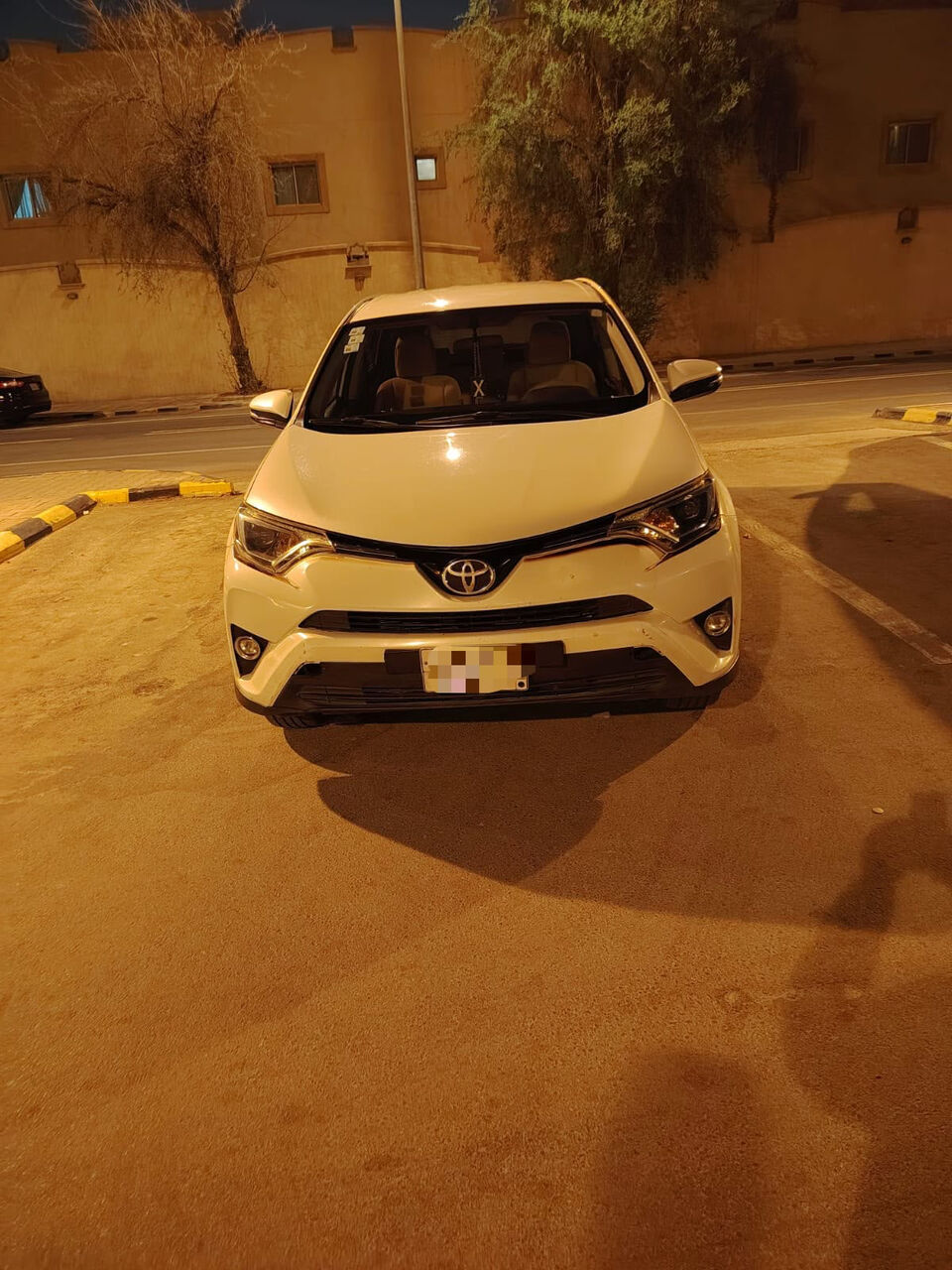 Riyadh, Vehicles, Cars & Trucks , SAR 64000,  Toyota RAV4,  2018,  Automatic,  140000 KM,   Standard