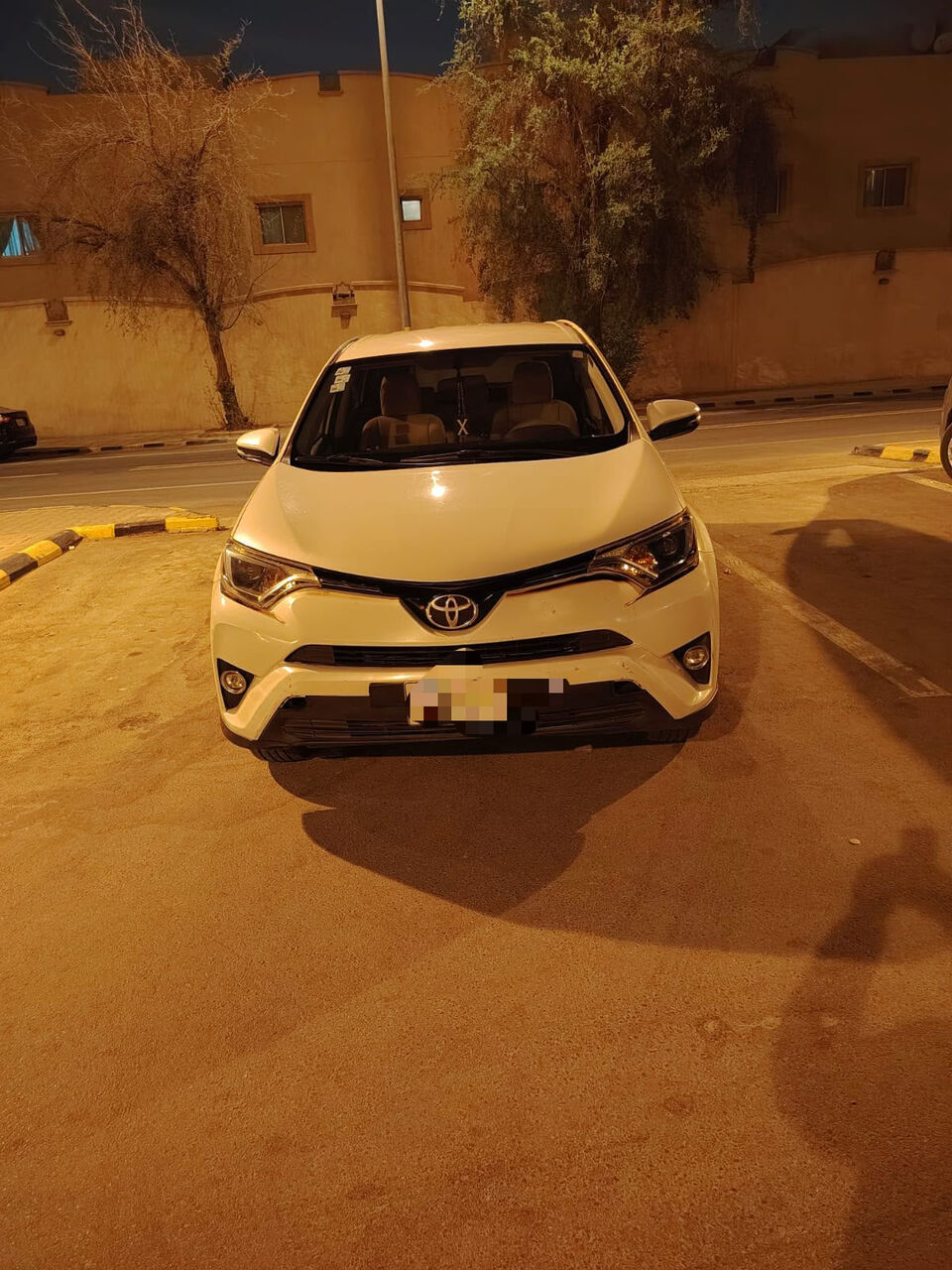 Riyadh, Vehicles, Cars & Trucks , SAR 64000,  Toyota RAV4,  2018,  Automatic,  140000 KM,   Standard