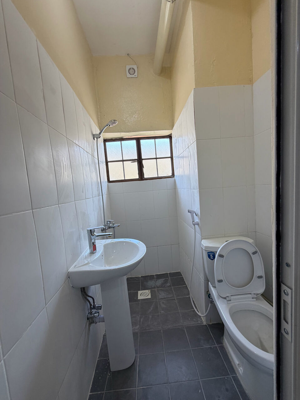 Ras Rumman, Apartments, Flats, Houses & Villas, BHD 130/year,  Semi Furnished Studio Flat 130 Bd Including Ewa