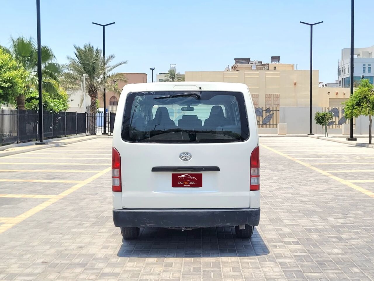 Manama, Vehicles, Cars & Trucks , BHD 1,  Toyota Hi-Ace,  2009,  Automatic,  580000 KM,  Toyota Hiace Passenger