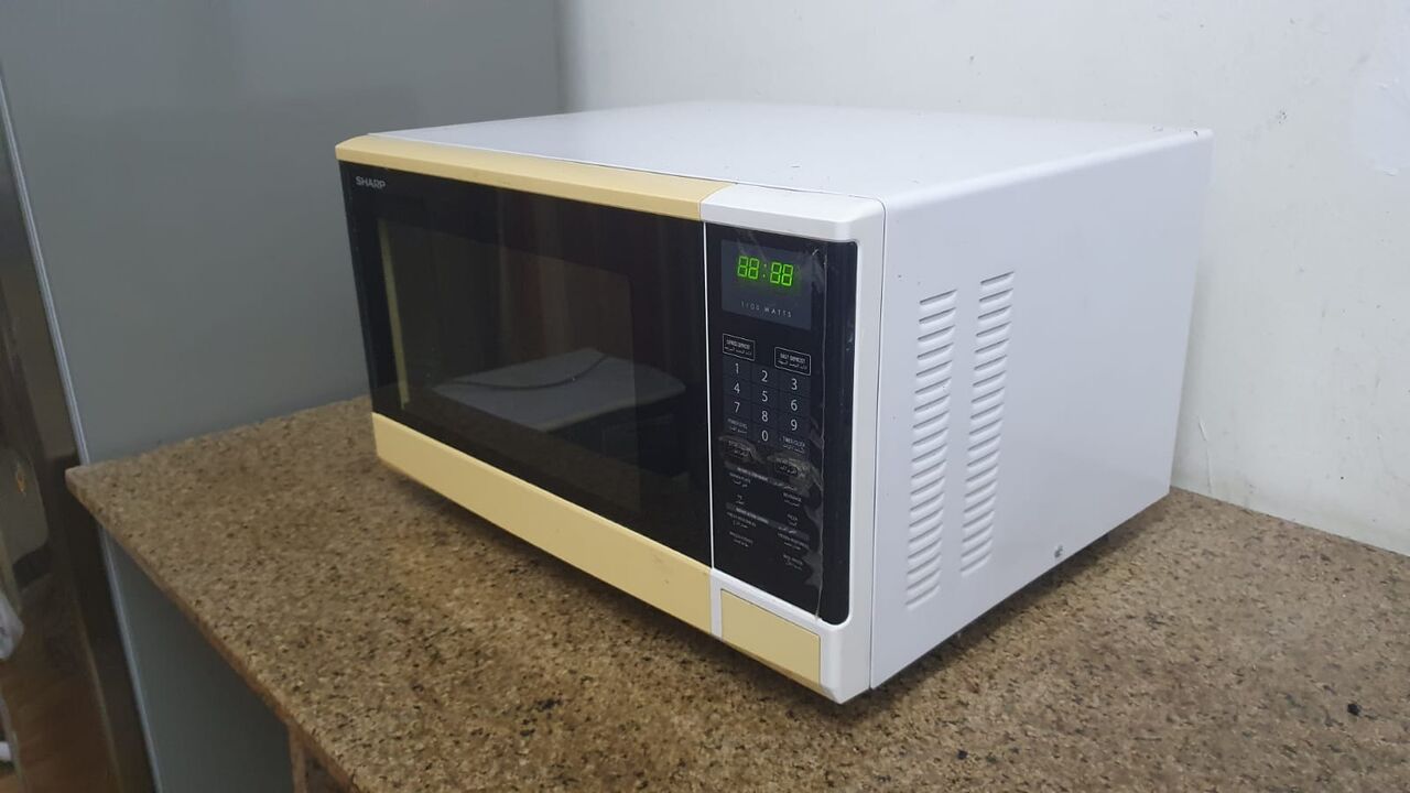 Jeddah, Appliances, SAR 650,  SHARP MICROWAVE OVEN (SR 300) / TCL TV (SR 350) (CONTACT NO# 0502743289)