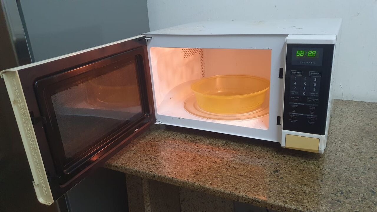 Jeddah, Appliances, SAR 650,  SHARP MICROWAVE OVEN (SR 300) / TCL TV (SR 350) (CONTACT NO# 0502743289)
